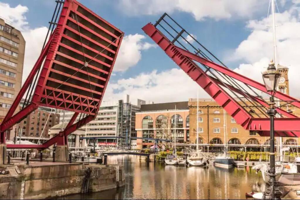 Historic Dutch Barge, Idyllic Location Otel Londra Dış mekan fotoğraf
